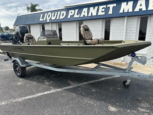 Slide: The Image of Lund Predator 1760 SC 2025 - 2