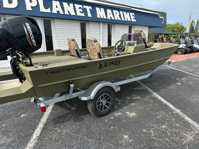Slide: The Image of Lund Predator 1760 SC 2025 - 4