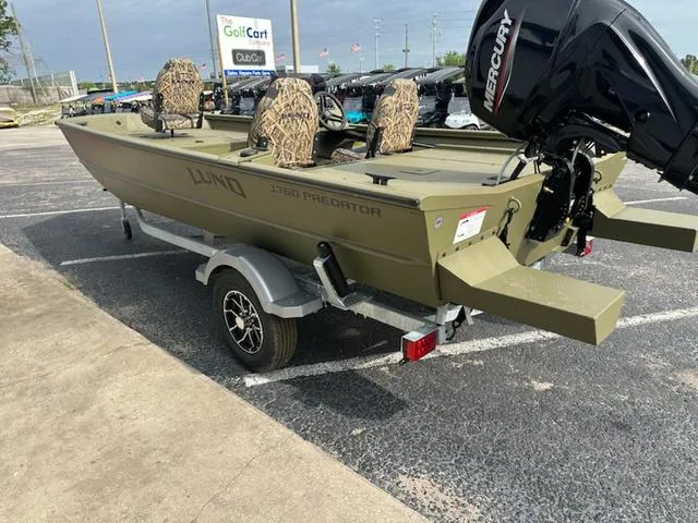 Slide: The Image of Lund Predator 1760 SC 2025 - 5