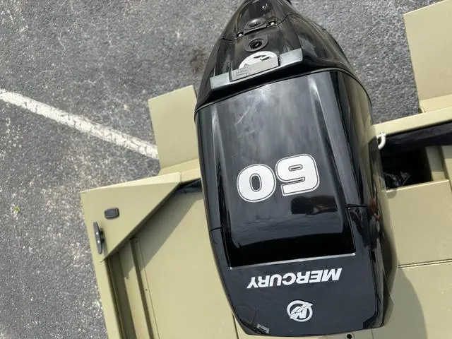 Slide: The Image of Lund Predator 1760 SC 2025 - 9