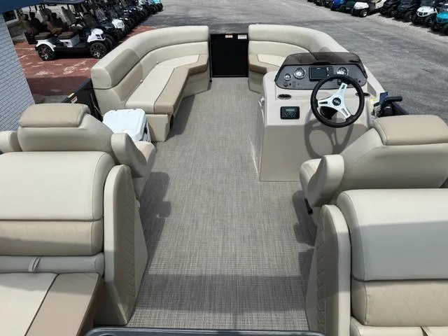 Slide: The Image of Veranda Vista View 22RC 2025 - 15