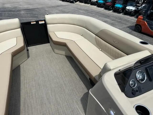 Slide: The Image of Veranda Vista View 22RC 2025 - 17