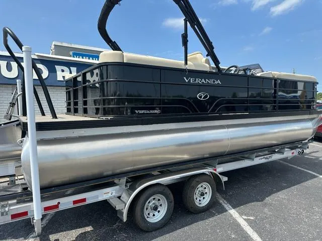 Slide: The Image of Veranda Vista View 22RC 2025 - 4