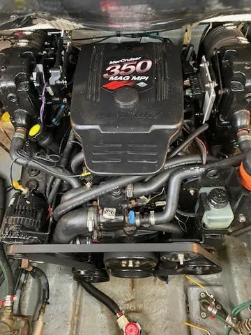 Slide: The Image of MerCruiser 350 MAG MPI engine in 2004 Sea Ray 260 Sundancer boat. - 6