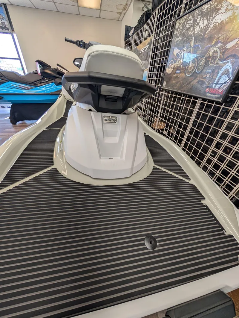 Slide: The Image of Yamaha VX Cruiser HO with Audio 2025 - 8