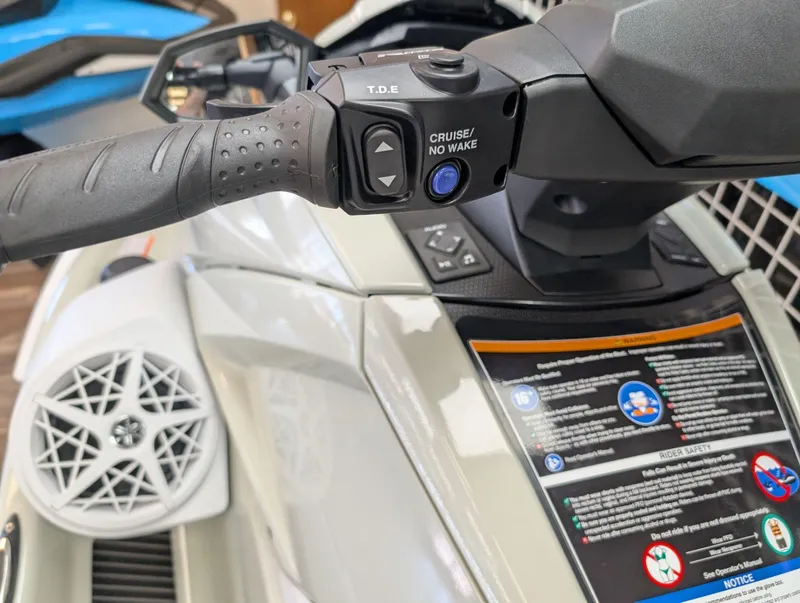 Slide: The Image of Yamaha VX Cruiser HO with Audio 2025 - 9