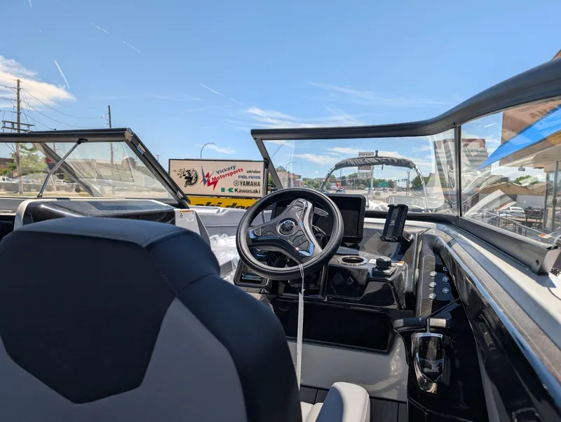 Slide: The Image of Yamaha 255XD 2025 - 14