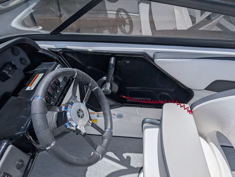 Slide: The Image of Yamaha AR195 2025 - 14