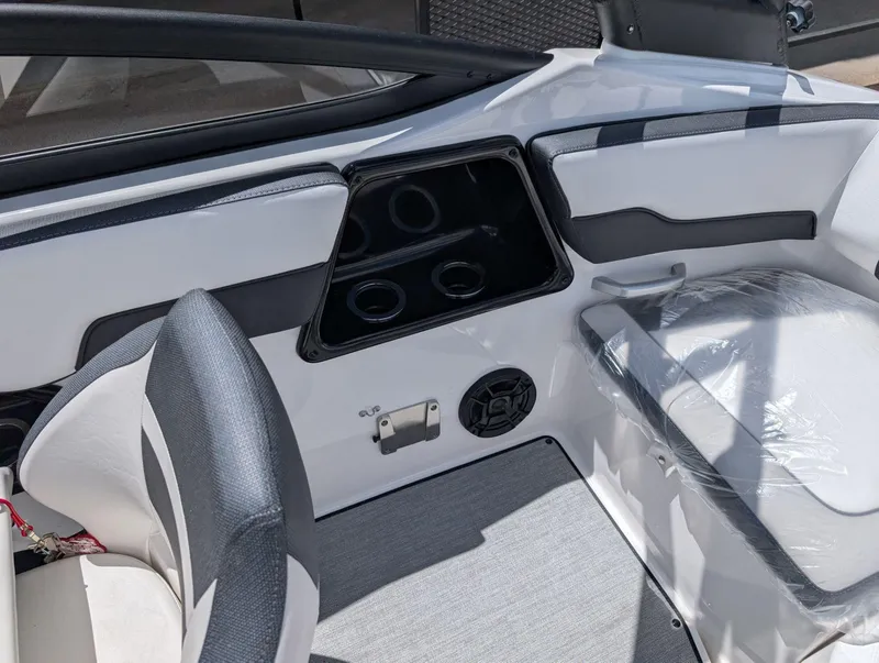 Slide: The Image of Yamaha AR195 2025 - 16