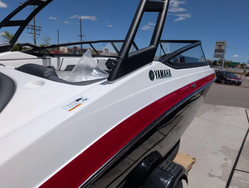 Slide: The Image of Yamaha AR195 2025 - 19