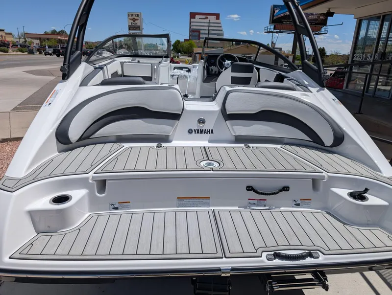 Slide: The Image of Yamaha AR195 2025 - 6