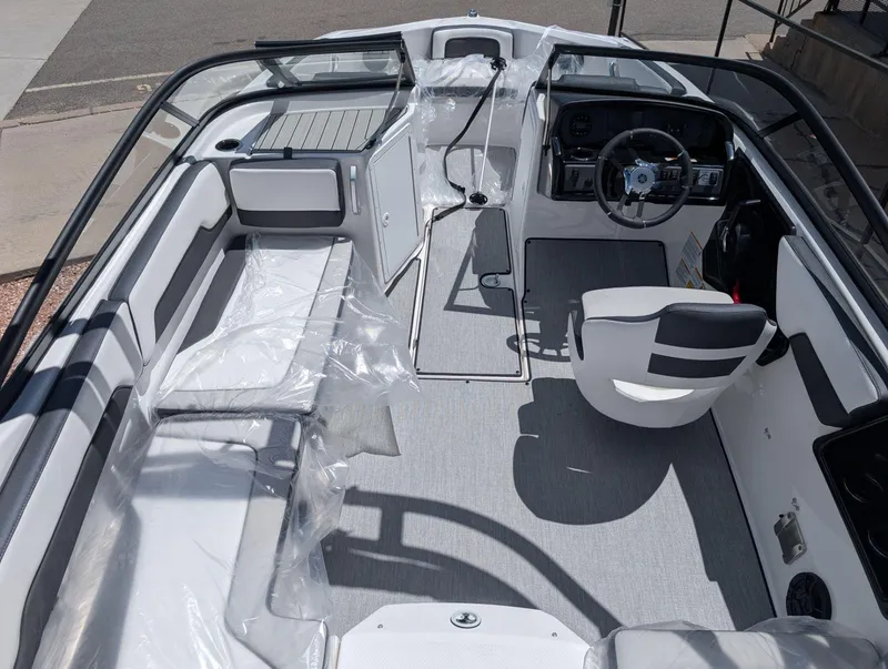 Slide: The Image of Yamaha AR195 2025 - 7