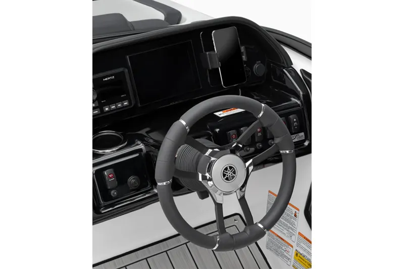 Slide: The Image of Yamaha 195S 2025 - 3