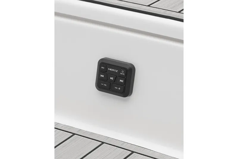 Slide: The Image of Yamaha 195S 2025 - 6