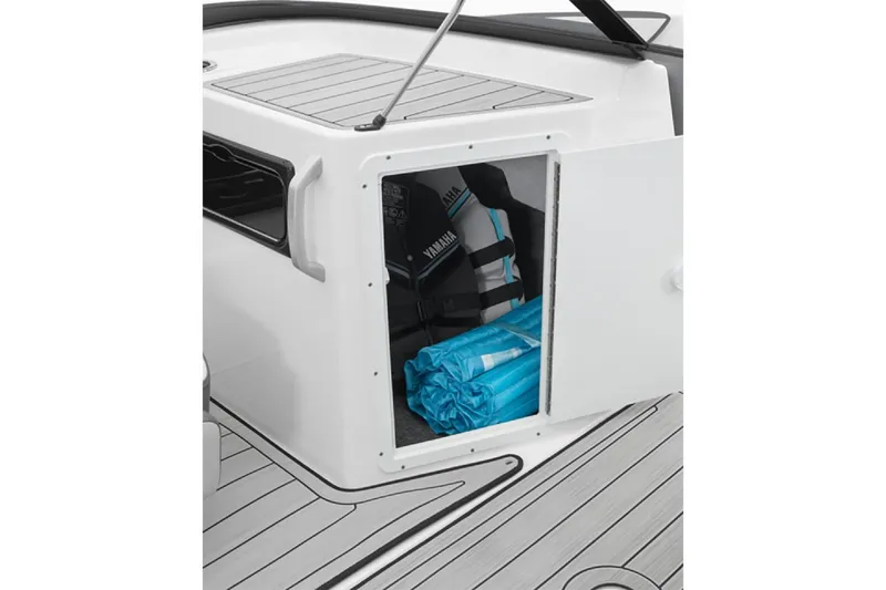 Slide: The Image of Yamaha 195S 2025 - 7