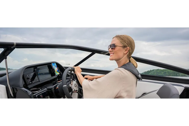 Slide: The Image of Yamaha 195S 2025 - 8