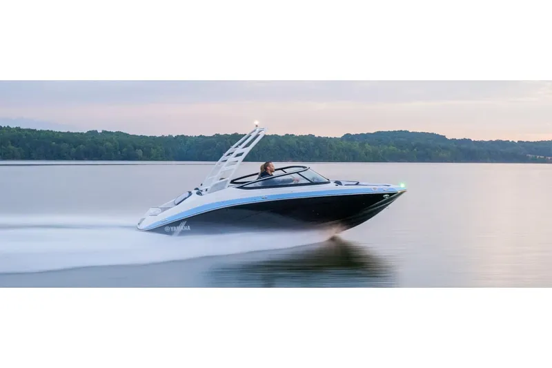 Slide: The Image of Yamaha 195S 2025 - 9