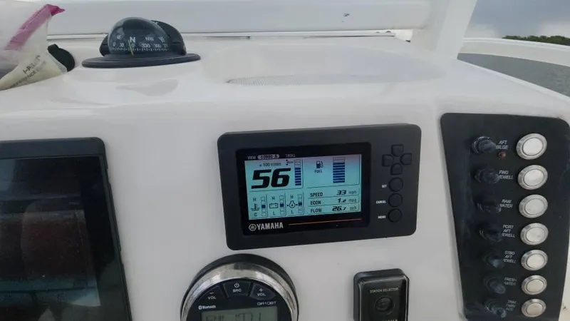 Slide: The Image of Robalo 246 Cayman 2020 - 51