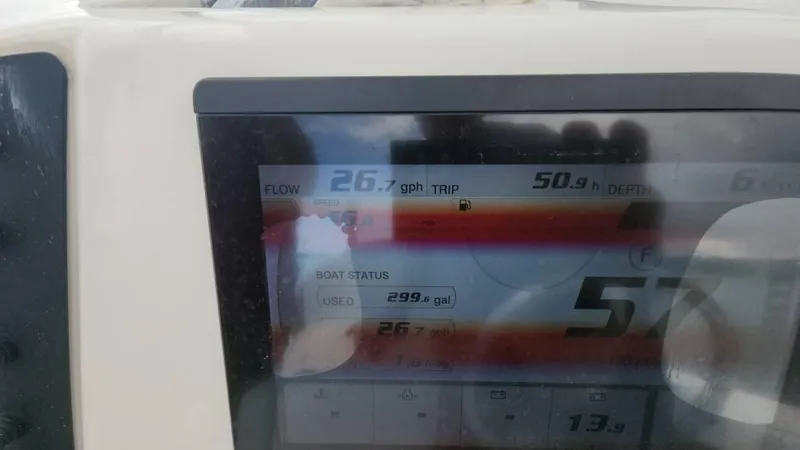 Slide: The Image of Robalo 246 Cayman 2020 - 52