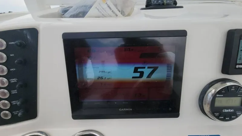 Slide: The Image of Robalo 246 Cayman 2020 - 53