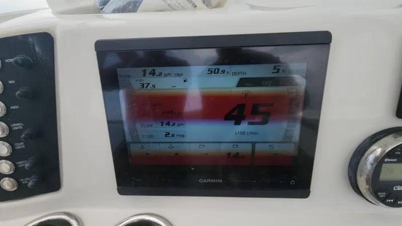 Slide: The Image of Robalo 246 Cayman 2020 - 56