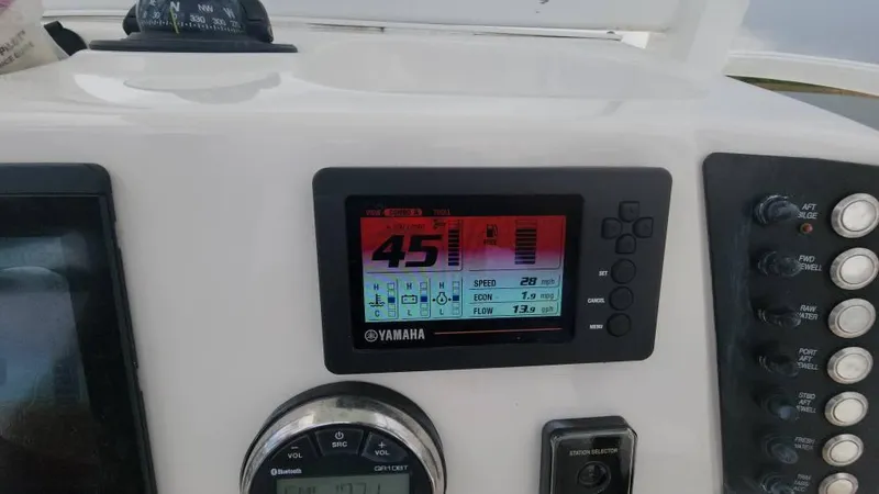 Slide: The Image of Robalo 246 Cayman 2020 - 57