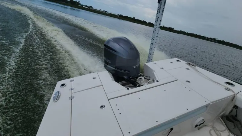 Slide: The Image of Robalo 246 Cayman 2020 - 58