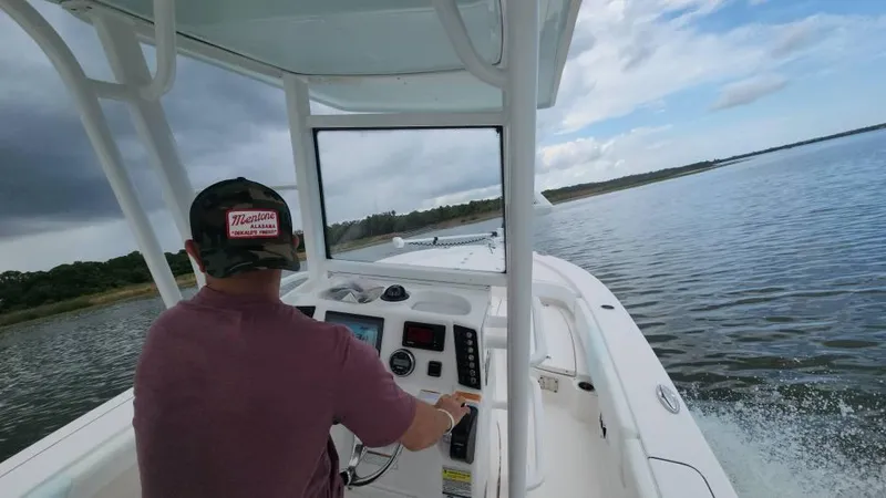 Slide: The Image of Robalo 246 Cayman 2020 - 59