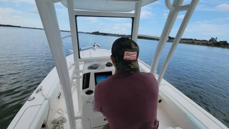 Slide: The Image of Robalo 246 Cayman 2020 - 60