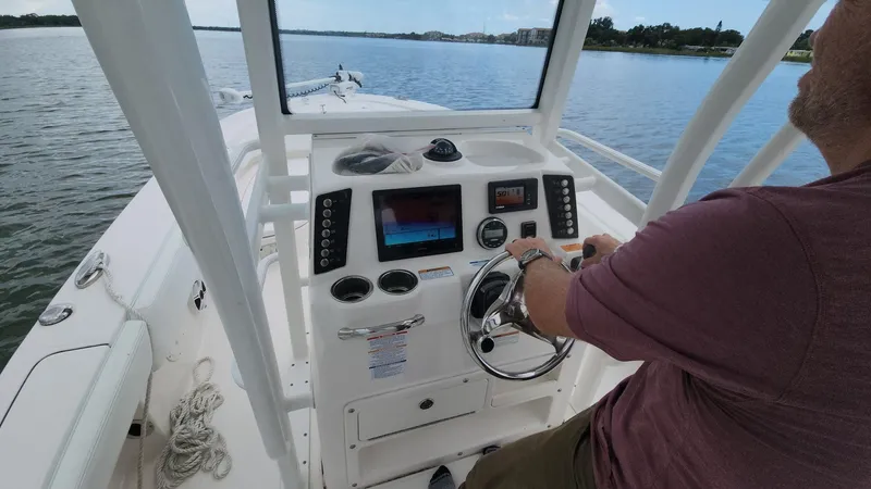 Slide: The Image of Robalo 246 Cayman 2020 - 65