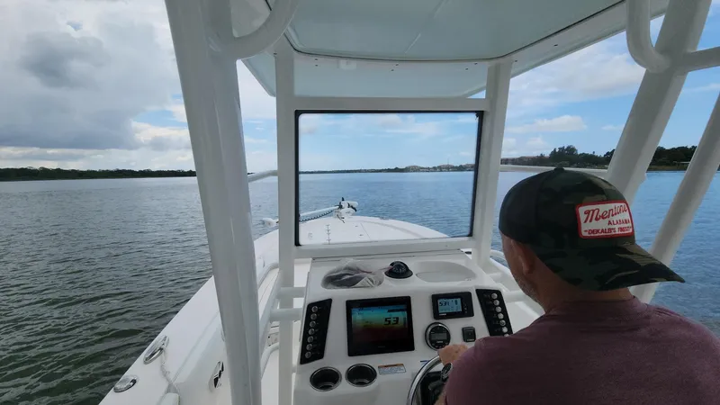 Slide: The Image of Robalo 246 Cayman 2020 - 66