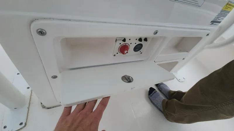 Slide: The Image of Robalo 246 Cayman 2020 - 67