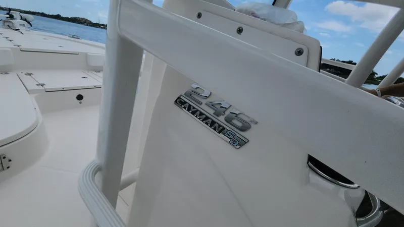 Slide: The Image of Robalo 246 Cayman 2020 - 69