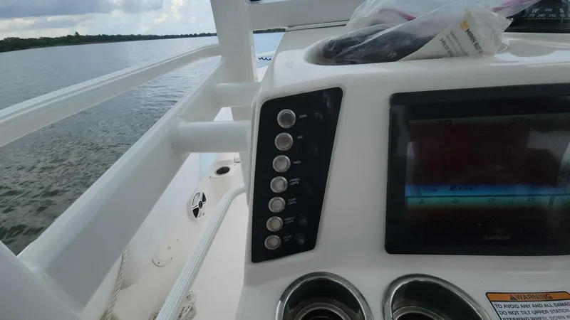 Slide: The Image of Robalo 246 Cayman 2020 - 70