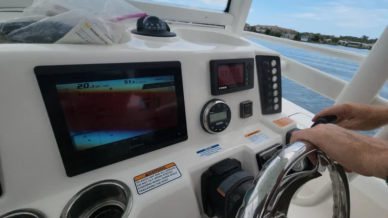 Slide: The Image of Robalo 246 Cayman 2020 - 72