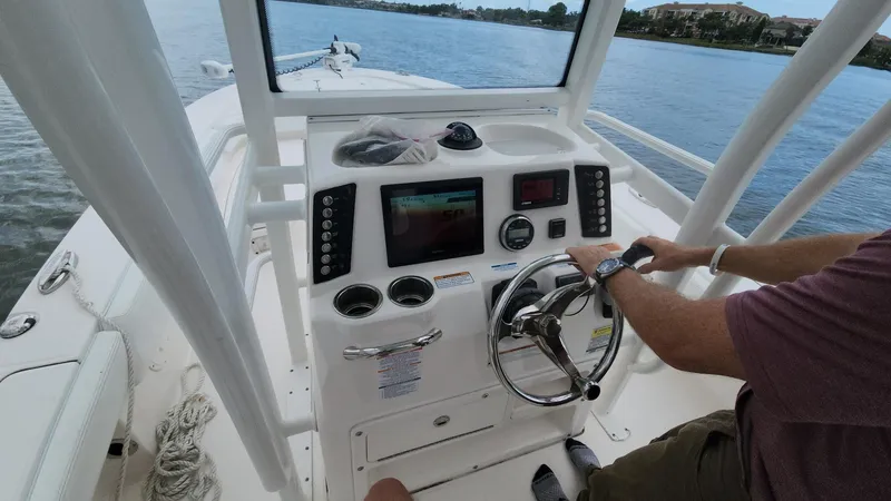 Slide: The Image of Robalo 246 Cayman 2020 - 73