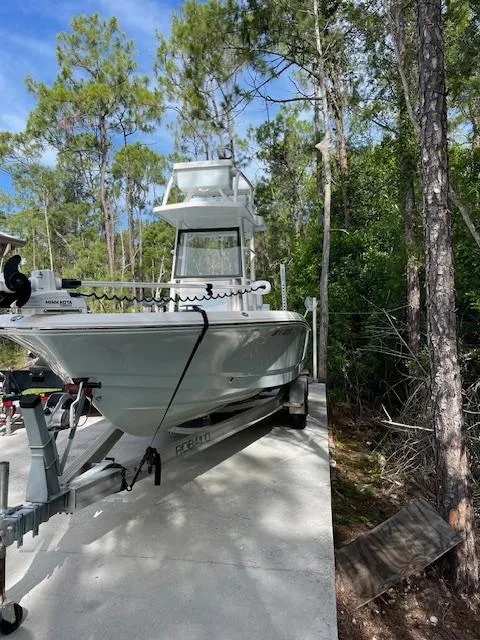 Slide: The Image of Robalo 246 Cayman 2020 - 87