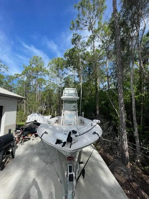 Slide: The Image of Robalo 246 Cayman 2020 - 88