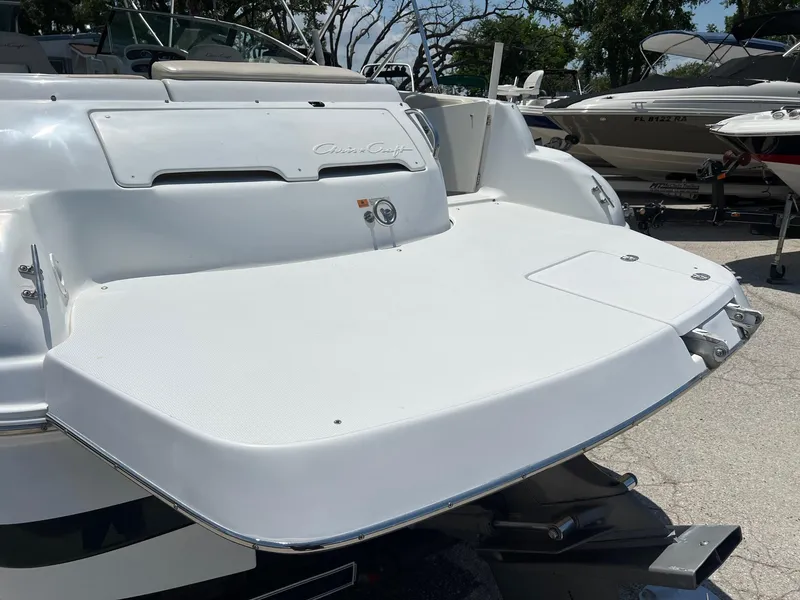 Slide: The Image of Chris-Craft 260DB 2000 model boat with a spacious swim platform. - 8