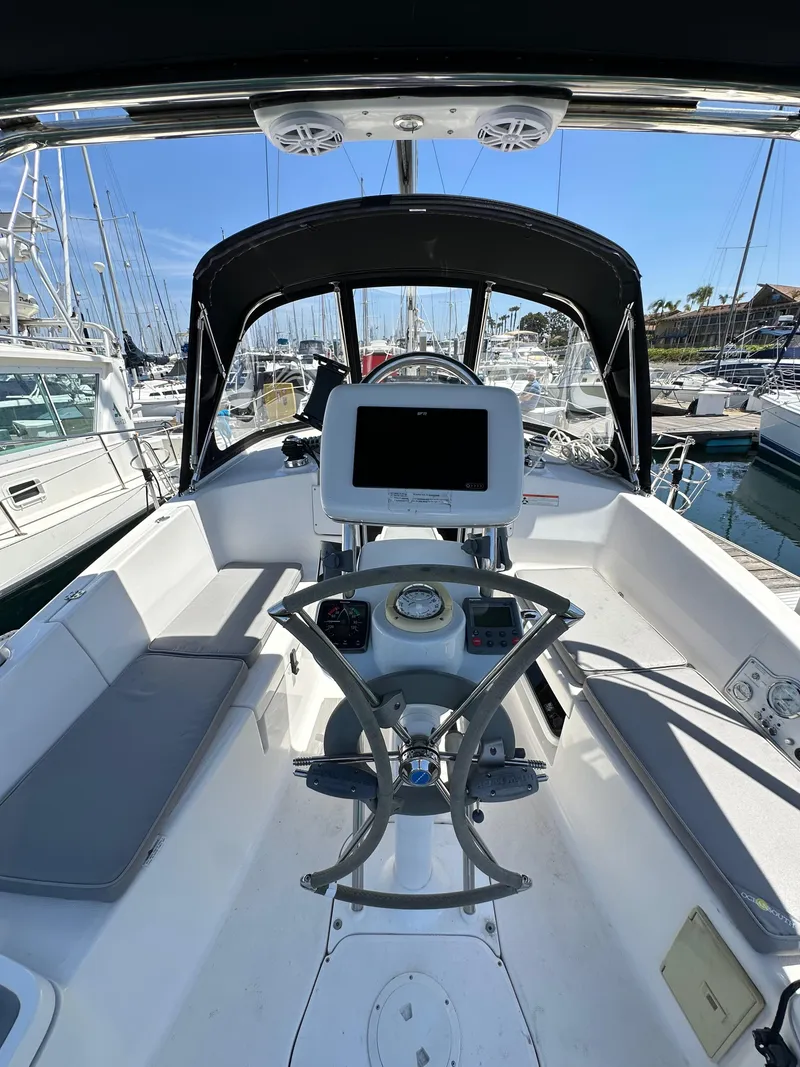 Slide: The Image of Cockpit of 2013 Hunter 33 sailboat with modern navigation equipment. - 25