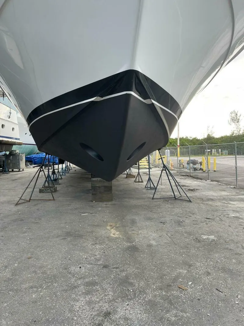 Slide: The Image of Tarrab Motor Yacht 1999 - 70