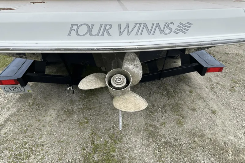 Slide: The Image of Four Winns 234FS 2004 - 7