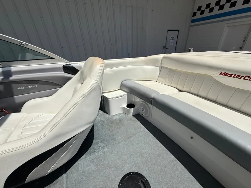 Slide: The Image of Interior of a 2000 MasterCraft XStar boat with white leather seating. - 15