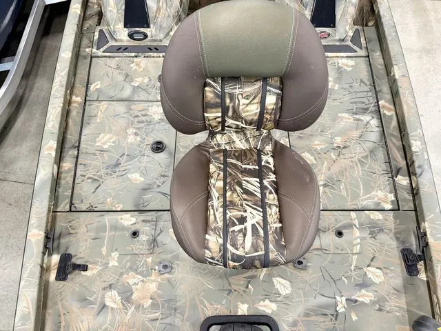 Slide: The Image of Camouflage seat on 2017 Ranger RT198P boat, featuring a nature-inspired design. - 8