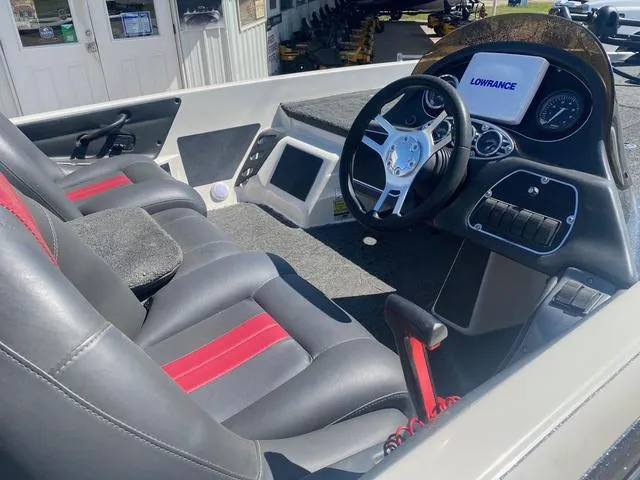 Slide: The Image of Ranger 208 VX 2009 - 6