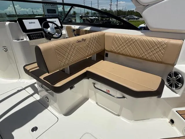 Slide: The Image of Sea Ray SDX 250 Outboard 2025 - 10