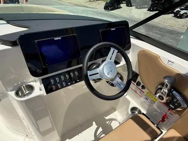 Slide: The Image of Sea Ray SDX 250 Outboard 2025 - 13