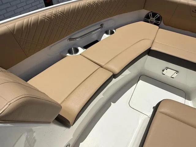 Slide: The Image of Sea Ray SDX 250 Outboard 2025 - 16