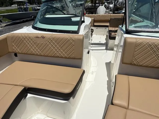 Slide: The Image of Sea Ray SDX 250 Outboard 2025 - 17