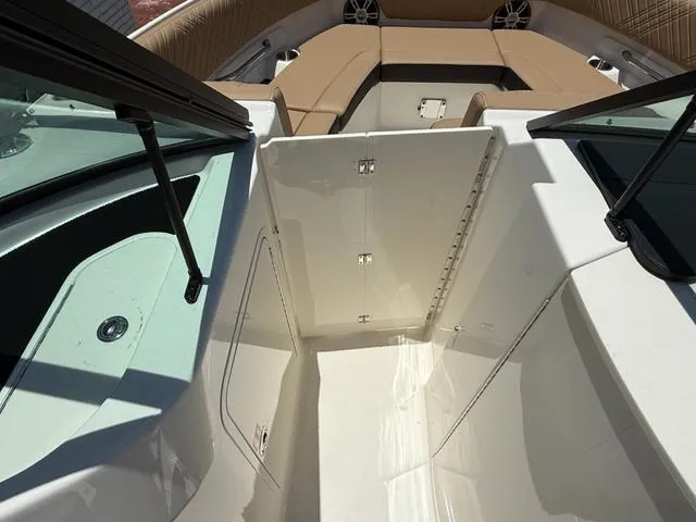 Slide: The Image of Sea Ray SDX 250 Outboard 2025 - 18